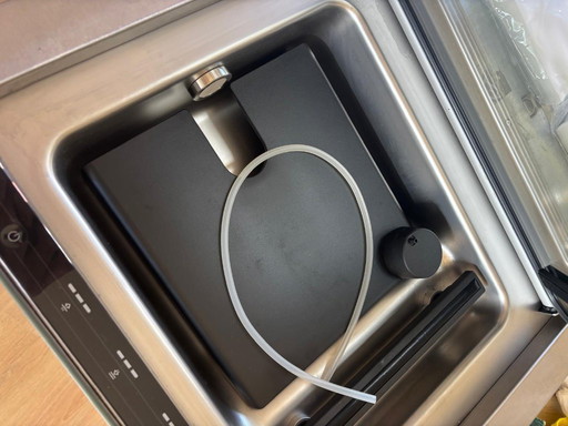 Aspirapolvere a cassetto Miele EVS 7010 – come nuovo – nero (OBS)