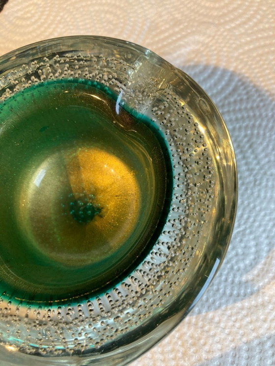 Image 1 of Kleuren van een pauw - Murano Italië - Sommerso Bullicante - Asbak - Vintage 1960