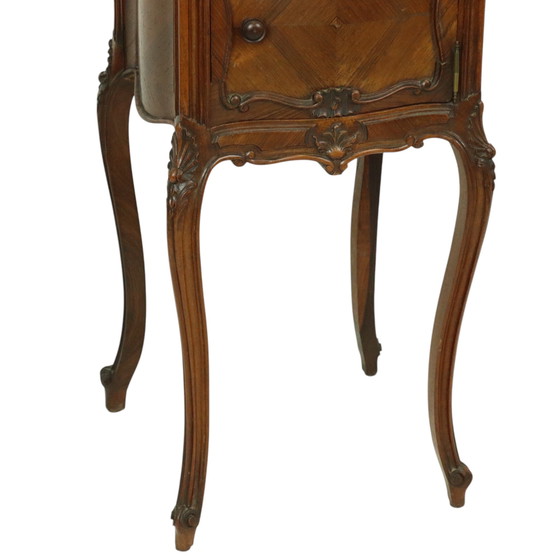 Image 1 of Table de nuit en marbre bombé antique