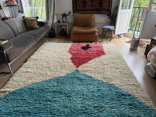 Großer marokkanischer Berberteppich mit abstraktem Design