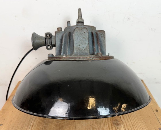 Image 1 of Industriële kooilamp van zwart emaille en gietijzer, jaren 60