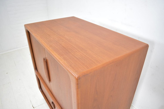 Image 1 of Aparador alto Dyrlund