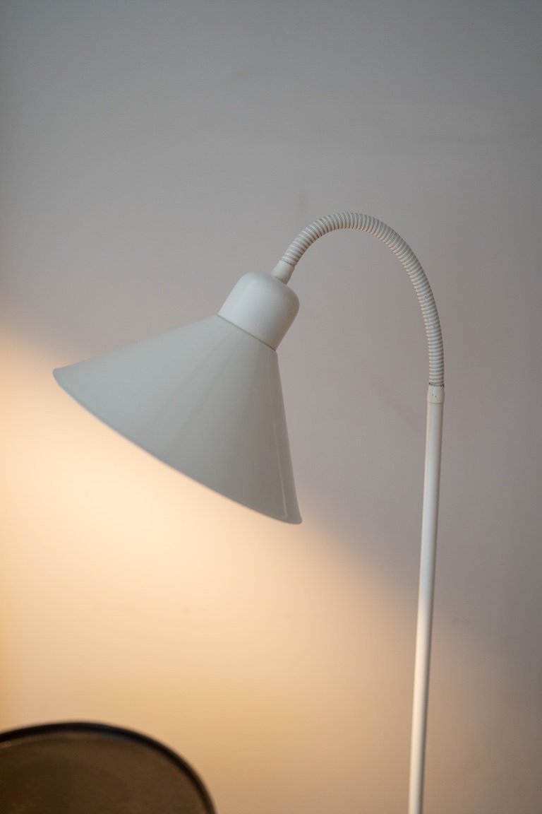 Lampadaire vintage en métal blanc