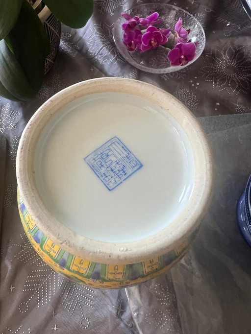 Ancien vase chinois - peint à la main avec des motifs colorés & marquage