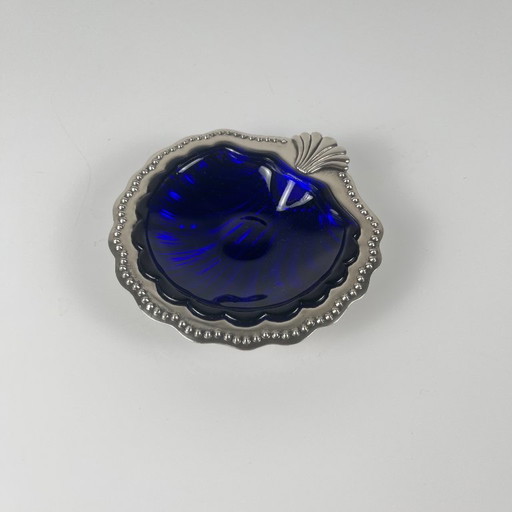 Trinket dish / Open butter dish in silver-colored metal with a seashell shape and blue glass insert, 1970