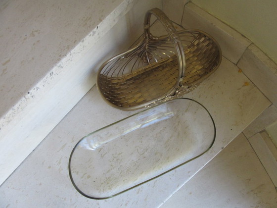 Image 1 of Goudkleurige mand in Hollywood Regency-stijl met glazen inzetstuk.