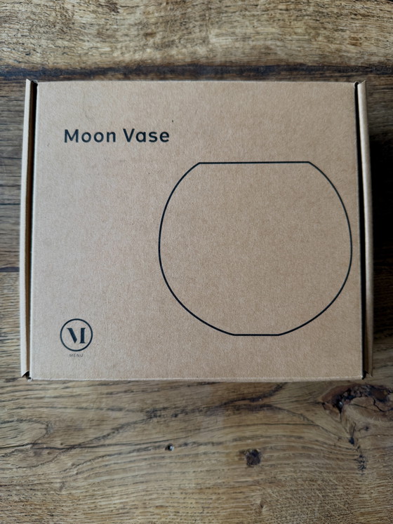 Menu | Moon Vase – Metal, Brass (photo 8 of 10)