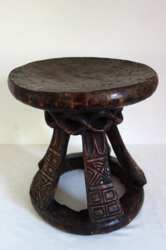 Image 1 of Vintage afikaans tribaal krukje