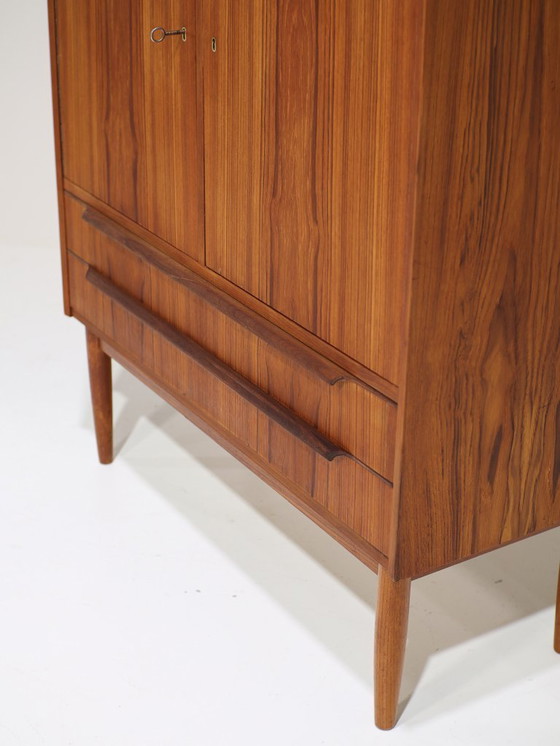 Image 1 of Buffet haut étroit A.P. Møbler, teck vintage danois des années 1960