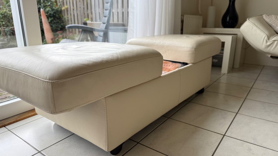 Image 1 of Stressless duo bioscoopzit met bijpassende poef kleur creme