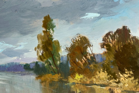 Image 1 of Dipinto ad olio originale raffigurante un paesaggio fluviale costiero con un traghetto su un lungo fiume.