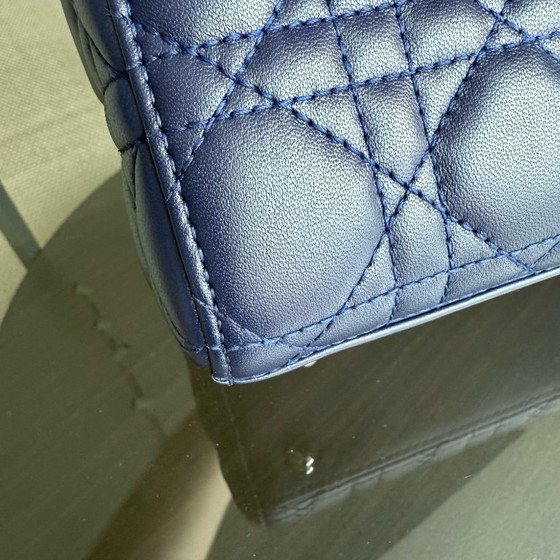 Image 1 of DIOR LADY SMALL FLAP - PELLE DI AGNELLO CANNAGE BLU SCURO CON DETTAGLI ARGENTO