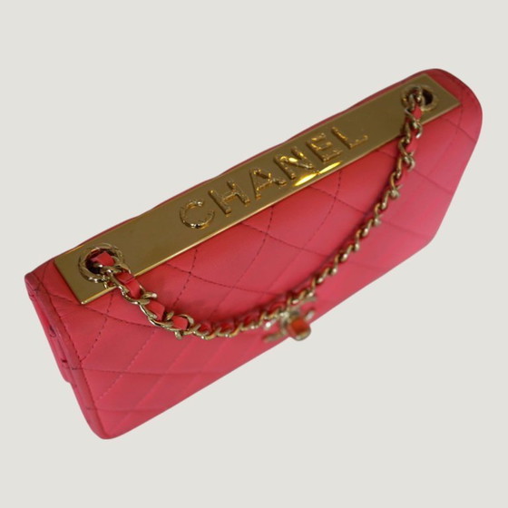 Image 1 of CHANEL GELDBÖRSE AN DER KETTE – TREND