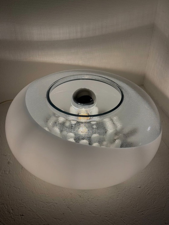 Image 1 of Lampe sphérique italienne vintage en verre de Murano, de style futuriste.