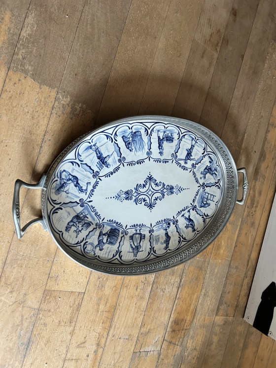 Image 1 of Porselein dienblad in delfts blauw 12 ambachten jaren 60-70