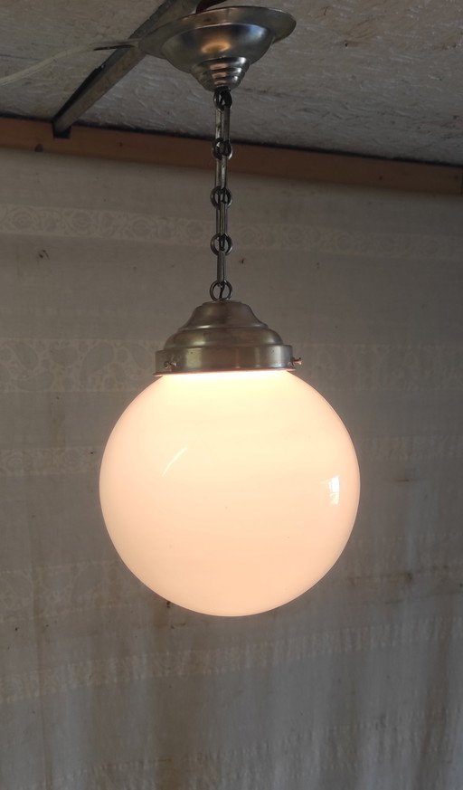 Lampada a sospensione Bauhaus Globe Opale Design - Metà del XX secolo – hanglampen, Glass