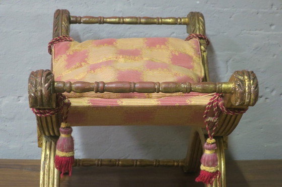 Antico sgabello curule cruciforme italiano in legno dorato e gesso, Sgabelli, Tessile, Klassiek (foto 7 di 7)