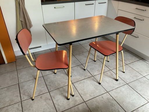 Retro formica tafel met twee stoelen 