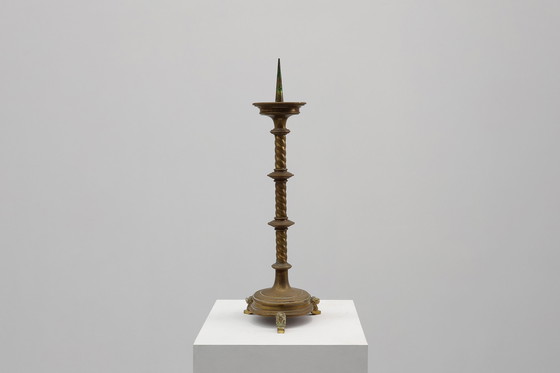 Image 1 of Gran candelabro de iglesia antiguo de cobre decorado, Francia ca. 1900