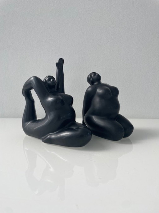 Set di 2 statuette femminili moderne in ceramica nera opaca