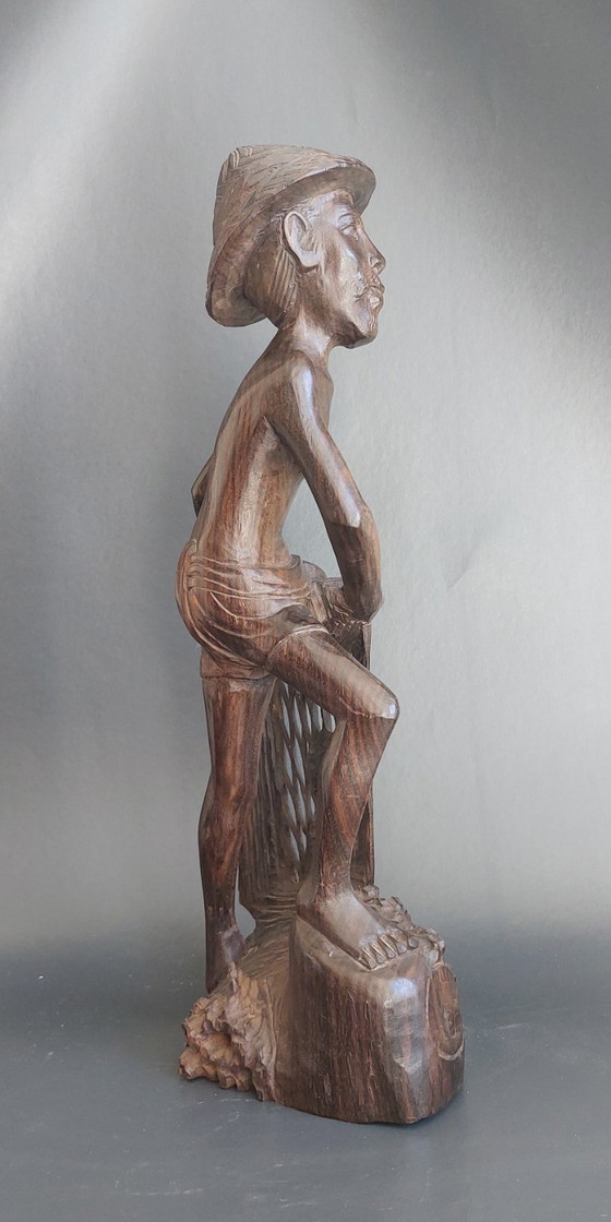 Image 1 of Antica statua di pescatore in legno di palissandro intagliato a mano di 41 cm