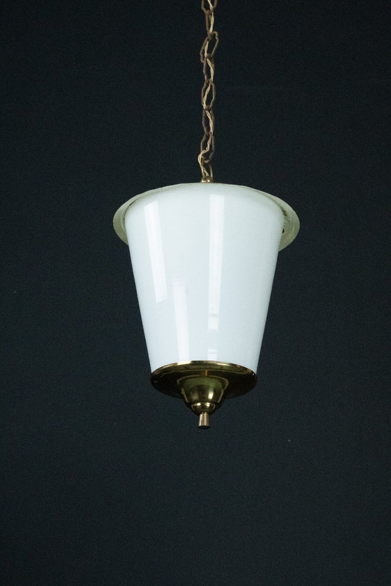 Image 1 of Lanterna a sospensione Mid-Century in ottone e vetro lattimo di Murano, Italia, anni '50.