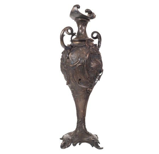 Image 1 of Decorative vase rococo 1880 putto metal