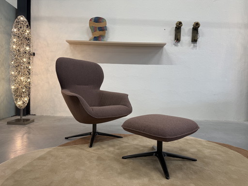 Poltrona girevole Pode Flare con poggiapiedi in tessuto