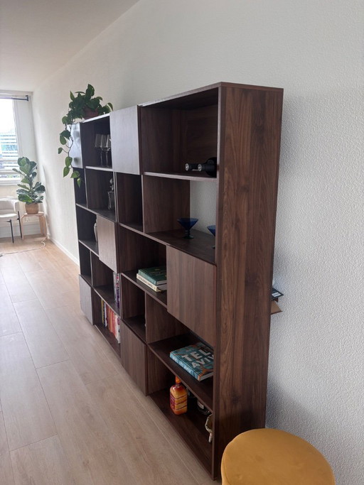 Mobile a muro con libreria MADE