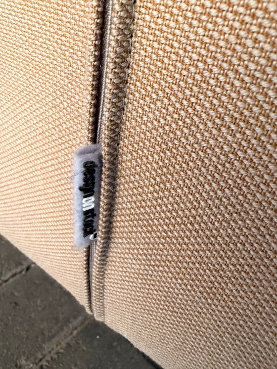 Image 1 of Diseño en el sofá Stock Aikon