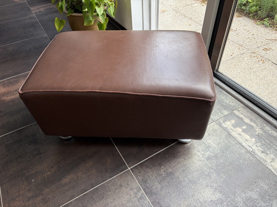 Image 1 of Drie Gelderland 4800 stoelen en poef bekleding leer