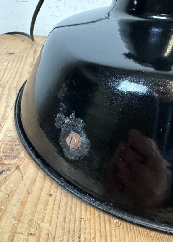 Image 1 of Industrielle Fabriklampe aus schwarzem Emaille mit gusseisernem Aufsatz, 1960er Jahre