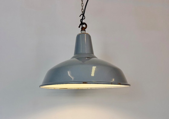 Industrial British Grey Enamel Factory Pendant Lamp, 1960s – Iron (photo 9 of 17)