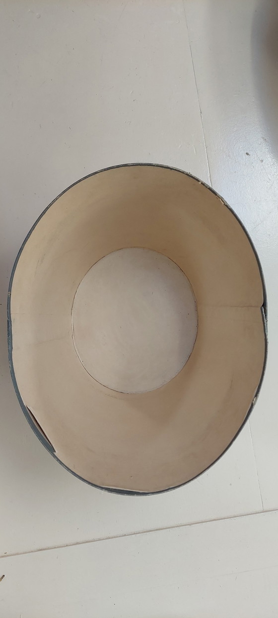 Image 1 of Antieke hoedendoos met inhoud