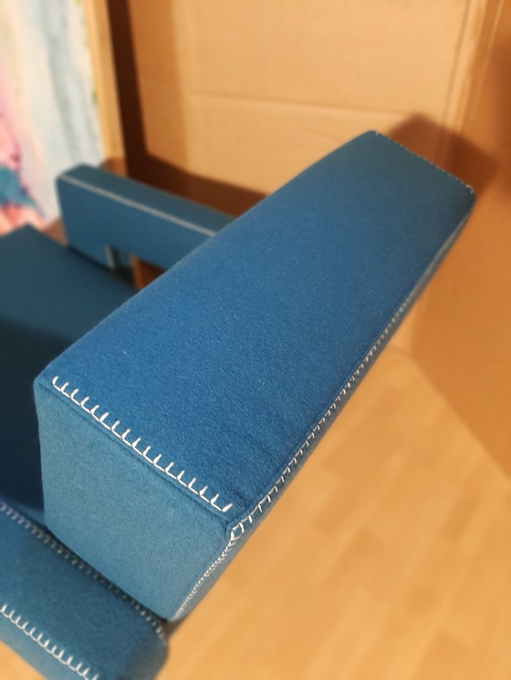 Image 1 of Cassina Utrecht 637, nueva, nunca usada, en tela de lana azul petróleo (serie 13L), costuras de caballo