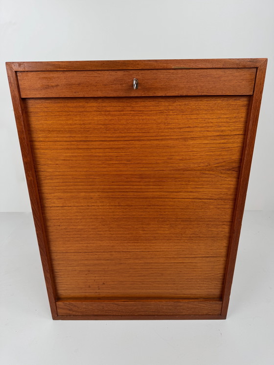 Image 1 of Mobile archivio danese vintage con anta a tamburo – Contenitore compatto in teak