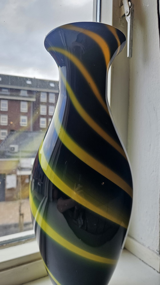 Image 1 of Grande vaso in vetro soffiato a mano 45 cm – vetro artistico da studio anni '80/'90 – stile Murano