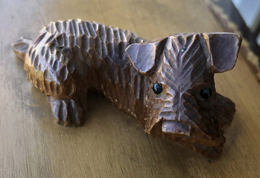 Petit coffret en bois porte-cigarettes artisanal avec chien sculpté - 1960