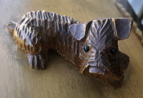 Image 1 of Petit coffret en bois porte-cigarettes artisanal avec chien sculpté - 1960