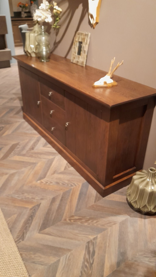 Aparador MWP de marca privada