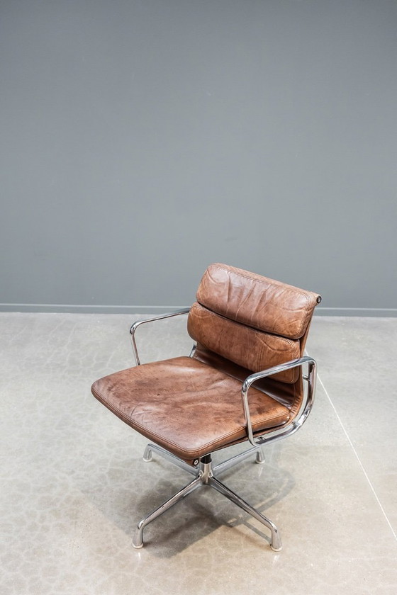 Image 1 of Eames EA208 softpad meeting chair