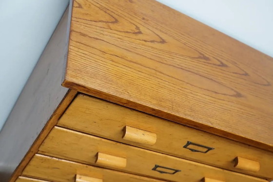 Image 1 of Mobiletto da farmacia industriale tedesco in legno di faggio, metà del XX secolo