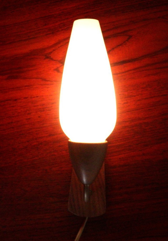 Image 1 of Lampada da parete vintage in teak con paralume in vetro smerigliato