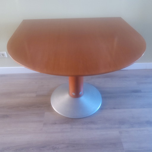 Diabolo dining table