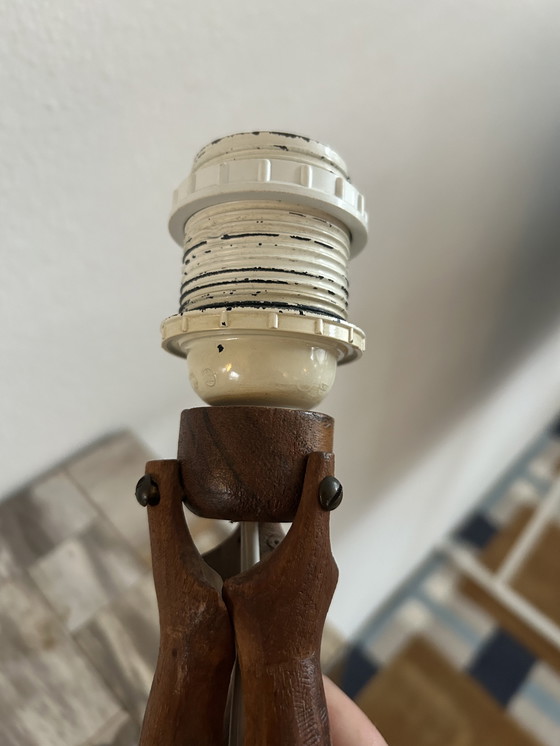 Image 1 of Handgeschnitzte Teakholz-Tischlampe im Mid-Century-Stil