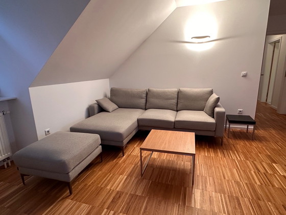 Image 1 of Canapé Hellgraues avec dossier