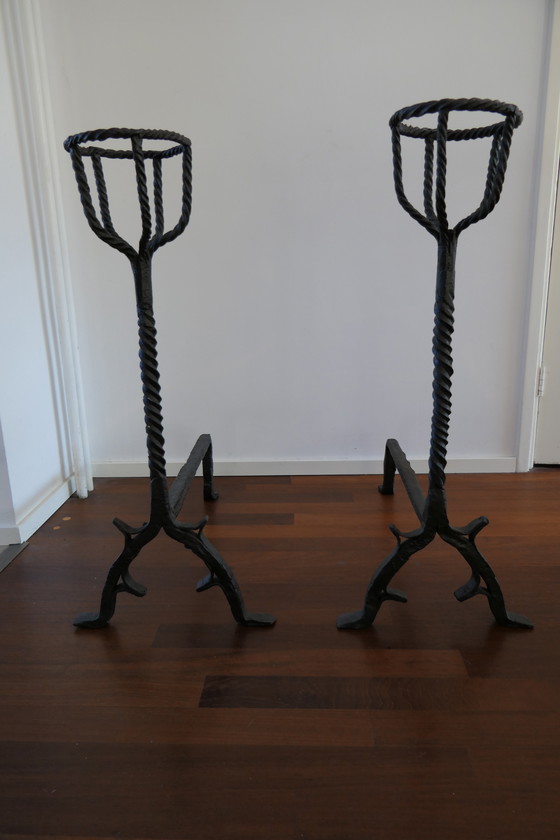 Image 1 of Paire de grands fers à repasser ou boules à feu en fer forgé (Andier)