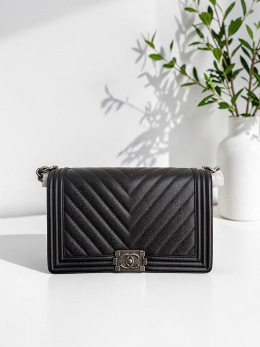 Borsa Chanel Boy New Medium - 28 cm in pelle trapuntata color caviale nera con finiture in argento rutenio Serie 28