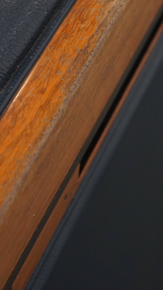 Image 1 of 2.5-zits Art Deco design bank van Schuitema met houtwerk en donkerblauw rundleer