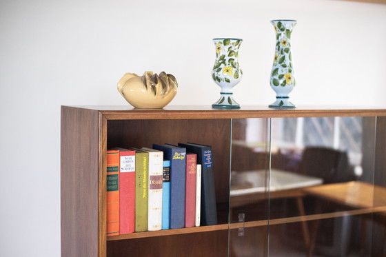 Image 1 of Scaffale da vetrina del Medioevo con gambe a forcina